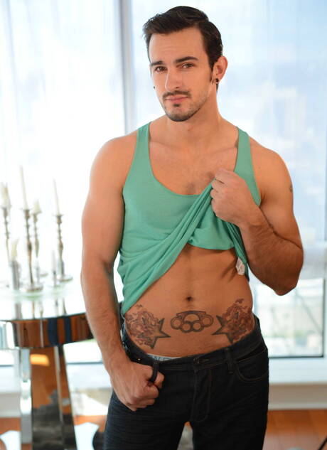 O forte americano Phenix Saint e o musculoso Richard Pierce fazem sexo quente