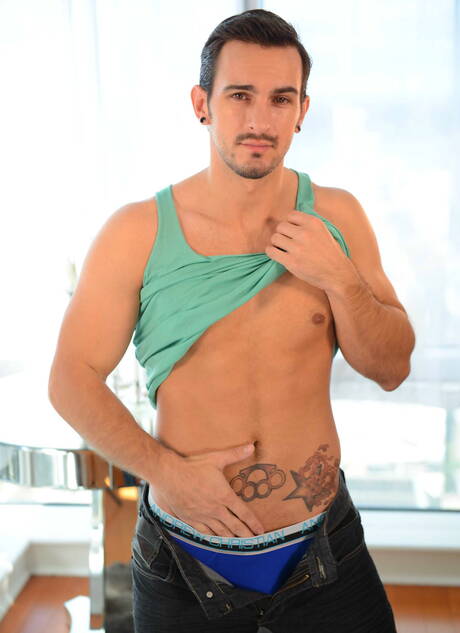 O forte americano Phenix Saint e o musculoso Richard Pierce fazem sexo quente