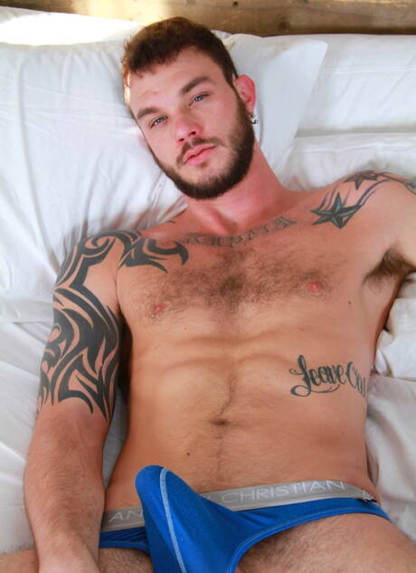 Men.com: British husky guy Luke Adams and american beefcake Cliff Jensen fuck ass after sucking