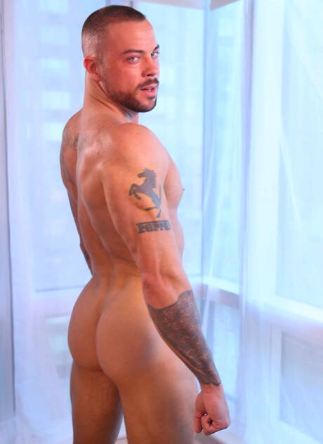 Men.com: Two american boys well-built Bennett Anthony and muscular Sean Duran have a hot sex