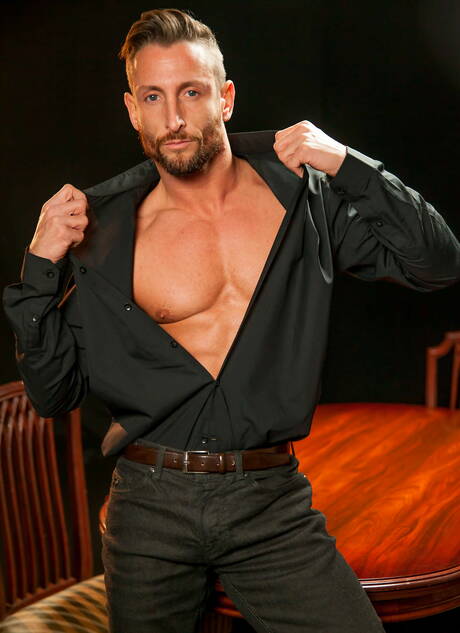 Jessy Ares、Nick North、Flex、Malek 和 Denis Vega 一起玩樂