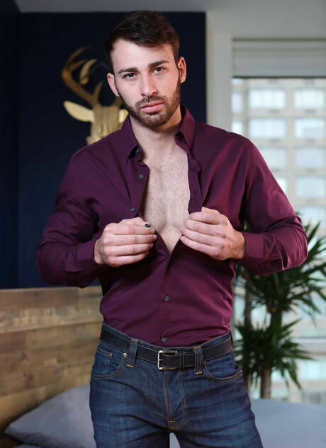 Men: Sexy americans, hairy stud Jarec Wentworth and hairy stud Chris Harder have a hot couple scene outside