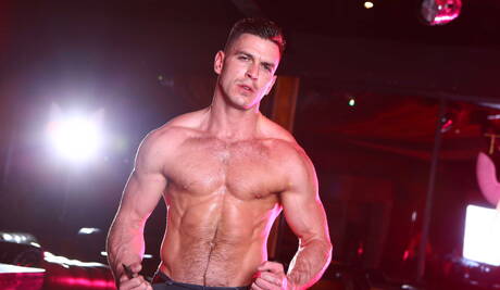 英國大力士 Paddy Obrian 和超級猛男 Mckensie Cross 互相吸吮和操弄