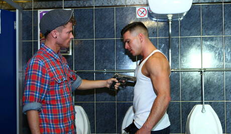 英國大力士 Paddy Obrian 和超級猛男 Mckensie Cross 互相吸吮和操弄