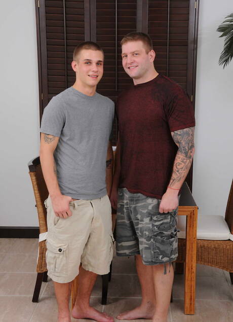 美國好兄弟 Trent Ferris 和成熟熊 Colby Jansen 在廚房做愛