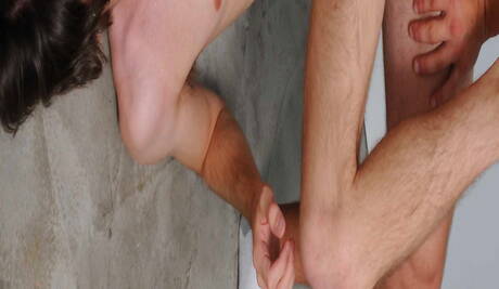 Les beaux mecs américains Kyler Benz et Jimmy Johnson baisent après avoir sucé une bite