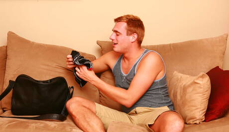 Der amerikanische Bodybuilder Tyler Saint und Ryan Raz haben heißen Analsex im Freien