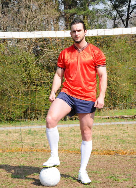 Nice american buddies superstud Tom Faulk and beefcake Steve Stiffer have a hot couple sex outside