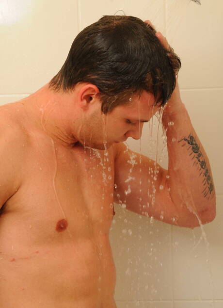 Hot american guys hunk Hayden Richards and bodybuilder Dereck Fox have a hot sex in shower