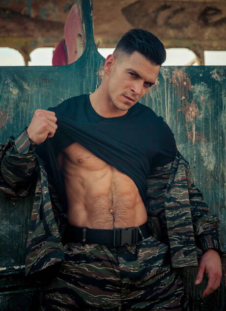 English muscular Paddy Obrian and spanish hunky guy Allen King fuck ass after sucking cock outdoor