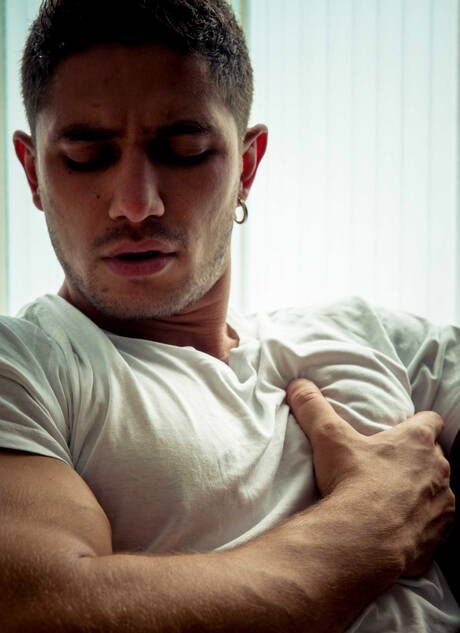 O bonitão russo Dato Foland e Axel Brooks em uma foda anal gostosa