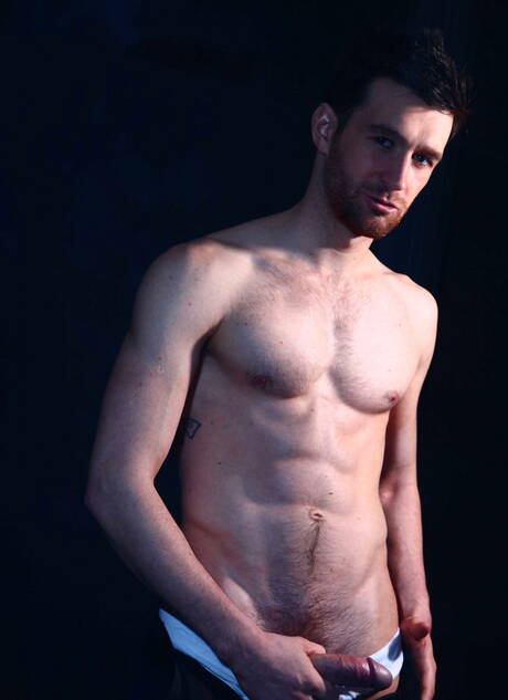 La loutre australienne Woody Fox et le beau gosse Justin Blake dans une action homosexuelle torride