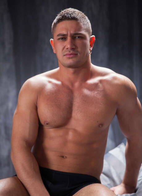 Men.com: Latino well-built Topher Di Maggio and russian husky guy Dato Foland have a hot sex