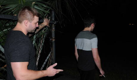 Die sexy Amerikaner Colby Jansen und der attraktive Asher Hawk haben eine heiße Pärchenszene im Badezimmer