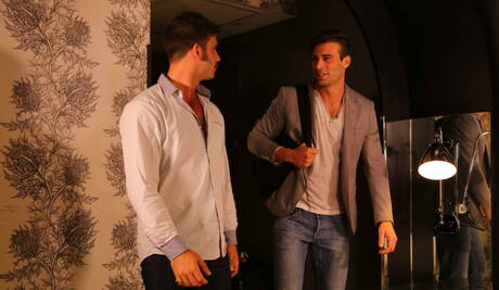 El semental peludo americano Jarec Wentworth y la nutria Jimmy Fanz muestran un cuerpo perfecto