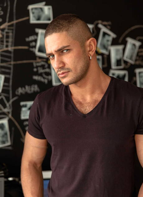 Les copains chauds Paddy Obrian, Leo Domenico et Dato Foland ont des relations sexuelles anales à trois