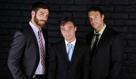 I ragazzi spudorati Rocco Reed, Tommy Defendi e Tyler Morgan in un bollente trio anale