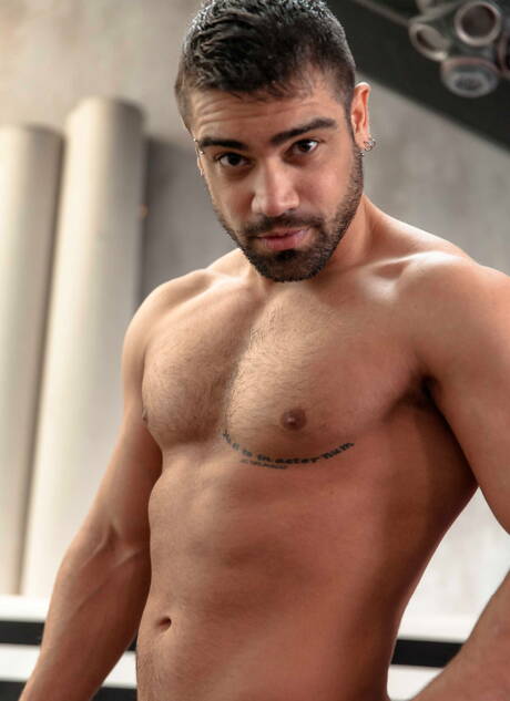 English superstud Paddy Obrian and brazilian hairy bear Wagner Vittoria fuck ass after blowjob