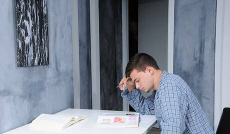 Deux garçons américains, le twink Trevor Spade et le costaud Dirk Caber, ont une bonne relation sexuelle