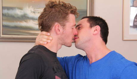Husky guy Cole Brooks and american tough guy Ryan Evans have a hot sex with fisting