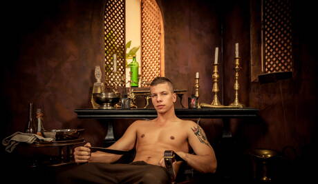 Le musclé anglais Paul Walker et le musclé russe Dato Foland dans une sodomie torride