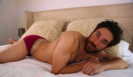 El musculoso estadounidense Dale Cooper y el musculoso brasileño Jimmy Durano se chupan y se follan mutuamente al aire libre