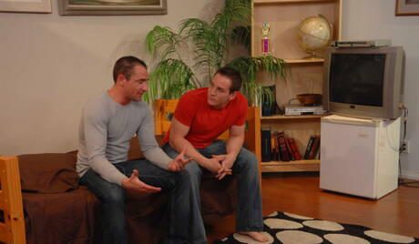 Le beau mec américain Dylan Roberts et John Jockson se font baiser le cul