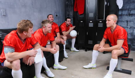 Colt, Tom Faulk, Phenix, Steve Stiffer, Rob Ryder in una scena bollente di sesso orale e anale