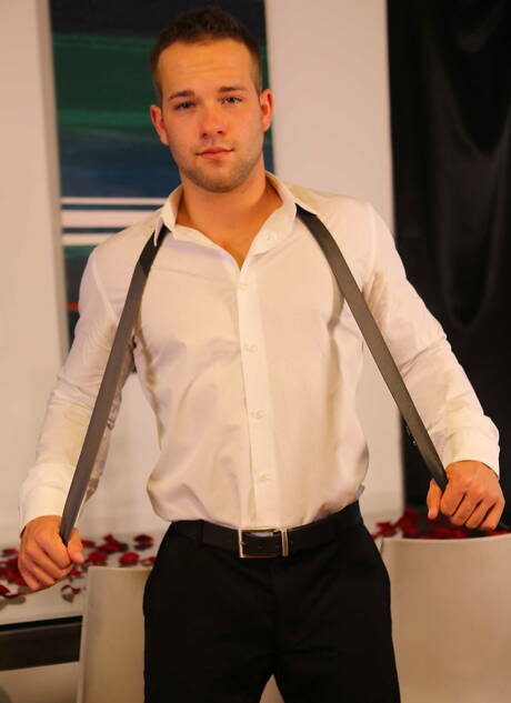 Le costaud britannique Luke Adams et le costaud américain Jake Wilder ont des relations sexuelles anales