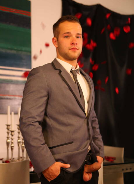 Le costaud britannique Luke Adams et le costaud américain Jake Wilder ont des relations sexuelles anales