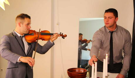 Le costaud britannique Luke Adams et le costaud américain Jake Wilder ont des relations sexuelles anales