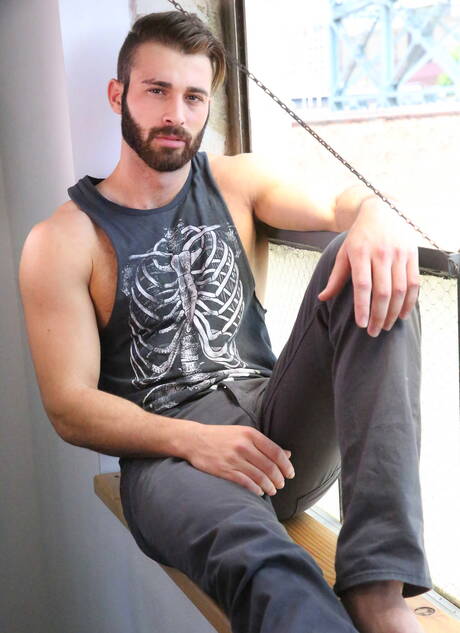 Die amerikanischen Stars Jarec Wentworth und Johnny Hazzard ficken sich nach dem Saugen in den Arsch