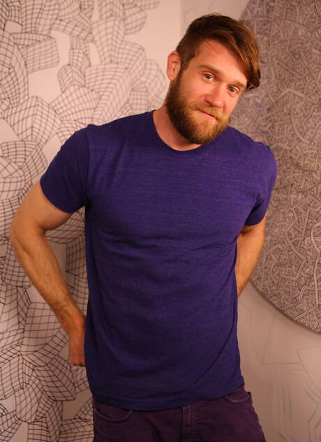 Hete Amerikaanse jongens, harige hengst Colby Keller en gespierde Jake Wilder zuigen en neuken elkaar in de buitenlucht