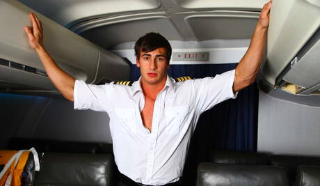 加拿大身材魁梧的 Mario Torrez 和肌肉男 Lionel Lilac 互相吸吮和操弄