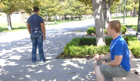 De gespierde Latijns-Amerikaanse Marcus Ruhl en de goed gebouwde Charlie Roberts neuken elkaar in de kont na het buiten pijpen van een lul.