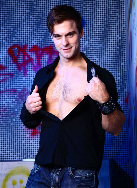 Men.com: Canadian well-built Gabriel Clark and italian strong bull Marco Rubi fuck after dick sucking outdoor