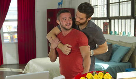 性感的美國人，肌肉發達的 Colt Rivers 和水獺 Tommy Defendi 進行熱辣肛交