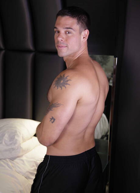 Die netten amerikanischen Kumpels, der starke Mann Ricky Decker und der attraktive Derek Atlas haben heißen Paarsex