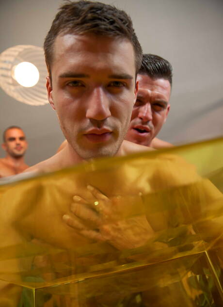 無恥的夥伴 Damien Crosse、Paddy Obrian 和 Theo Ford 做愛