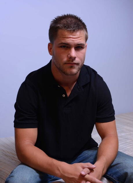 Les sympathiques copains américains Jimmy Johnson et le costaud Phenix Saint dans une action gay torride