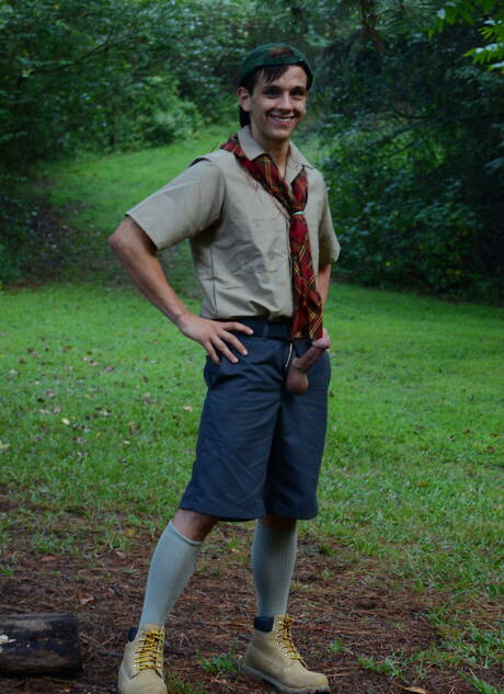 Les garçons américains sexy Jimmy Fanz et le jeune mec Zac Stevens ont des relations sexuelles anales à l