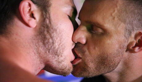 Piękni amerykańscy faceci, wydra Christian Wilde i husky Landon Conrad uprawiali ze sobą seks