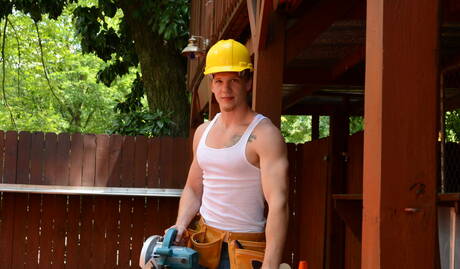 Johnny, Cameron, Tom, Brad e Matthew em uma cena quente ao ar livre