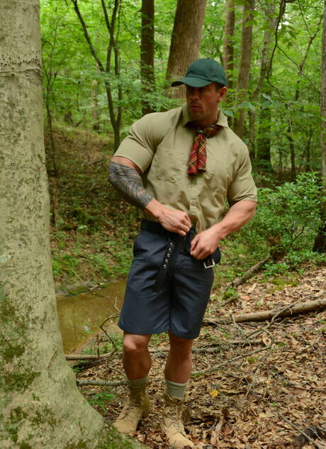 Men.com: Sexy americans, bodybuilder Zeb Atlas and hairy stud Jack Radley in hot homosexual action in the pool