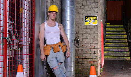 Pretty american guys beefcake Johnny Forza and twink Matthew Ryder shows a sturdy body