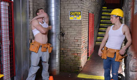 Pretty american guys beefcake Johnny Forza and twink Matthew Ryder shows a sturdy body