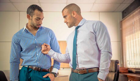 美國硬漢達米恩·克羅斯和彪形大漢胡安·洛佩茲恩愛有加