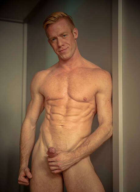 Der kanadische Kraftprotz Christopher Daniels und der russische Muskelprotz Dato Foland haben heißen Paarsex