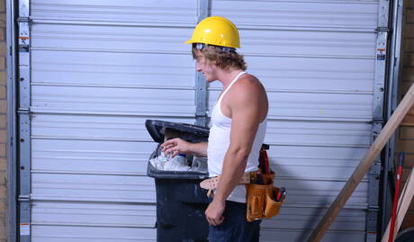 Il bel fusto del porno americano Tom Faulk e il bel orso Brad Kalvo posano nudi e mostrano un bel culo