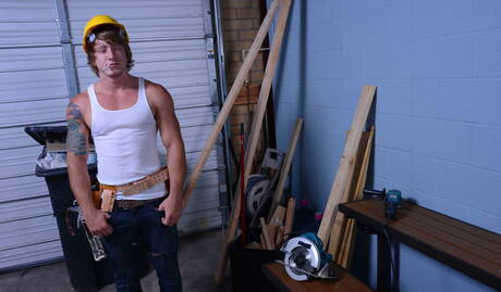 Il bel fusto del porno americano Tom Faulk e il bel orso Brad Kalvo posano nudi e mostrano un bel culo